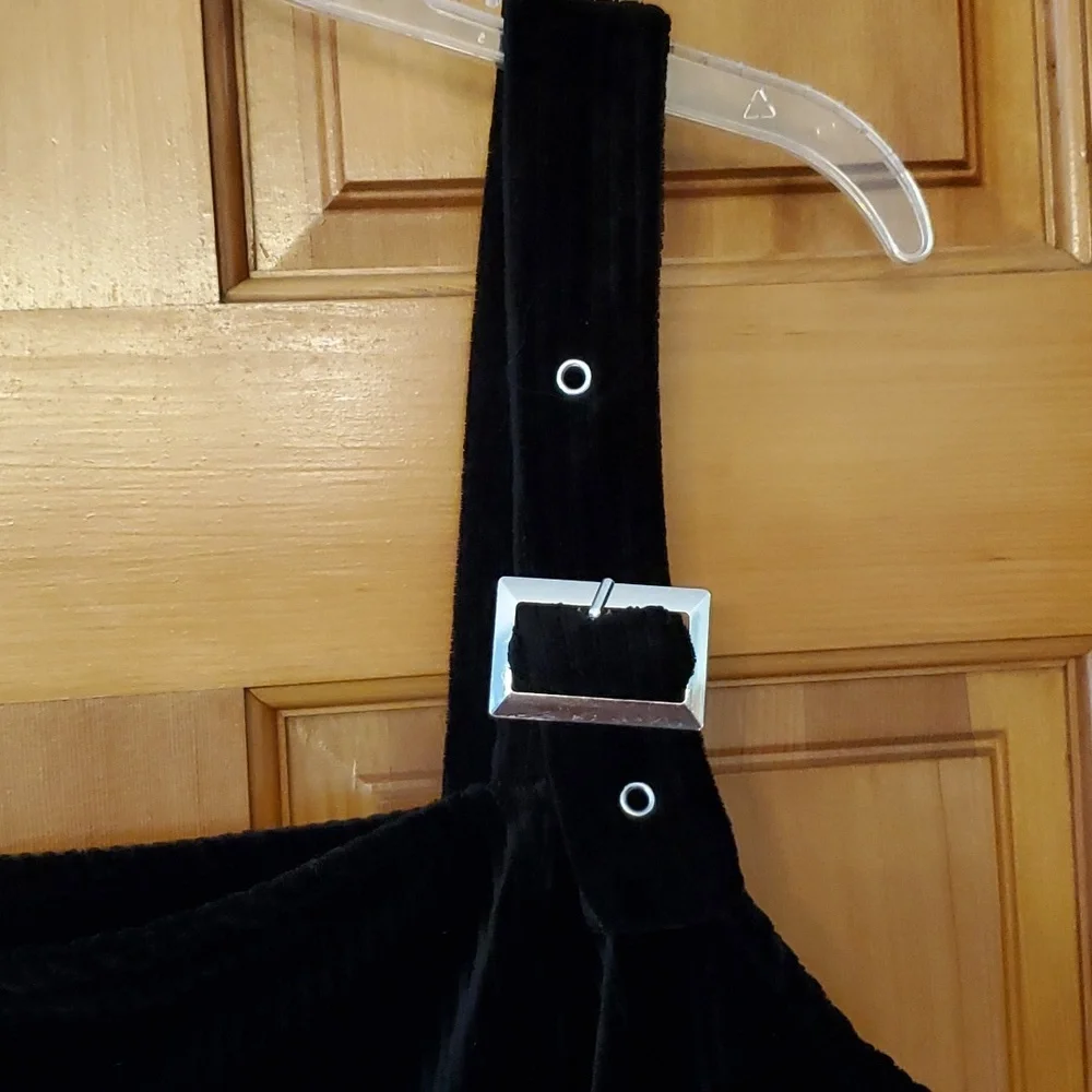 No Boundaries Juniors Black Velvet Ribbed Buckle Overall Dress Size 3X‎ (21)
